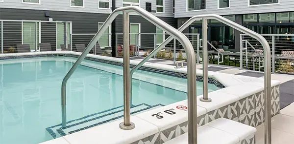 Courtyards with Hot Tub in Minneapolis